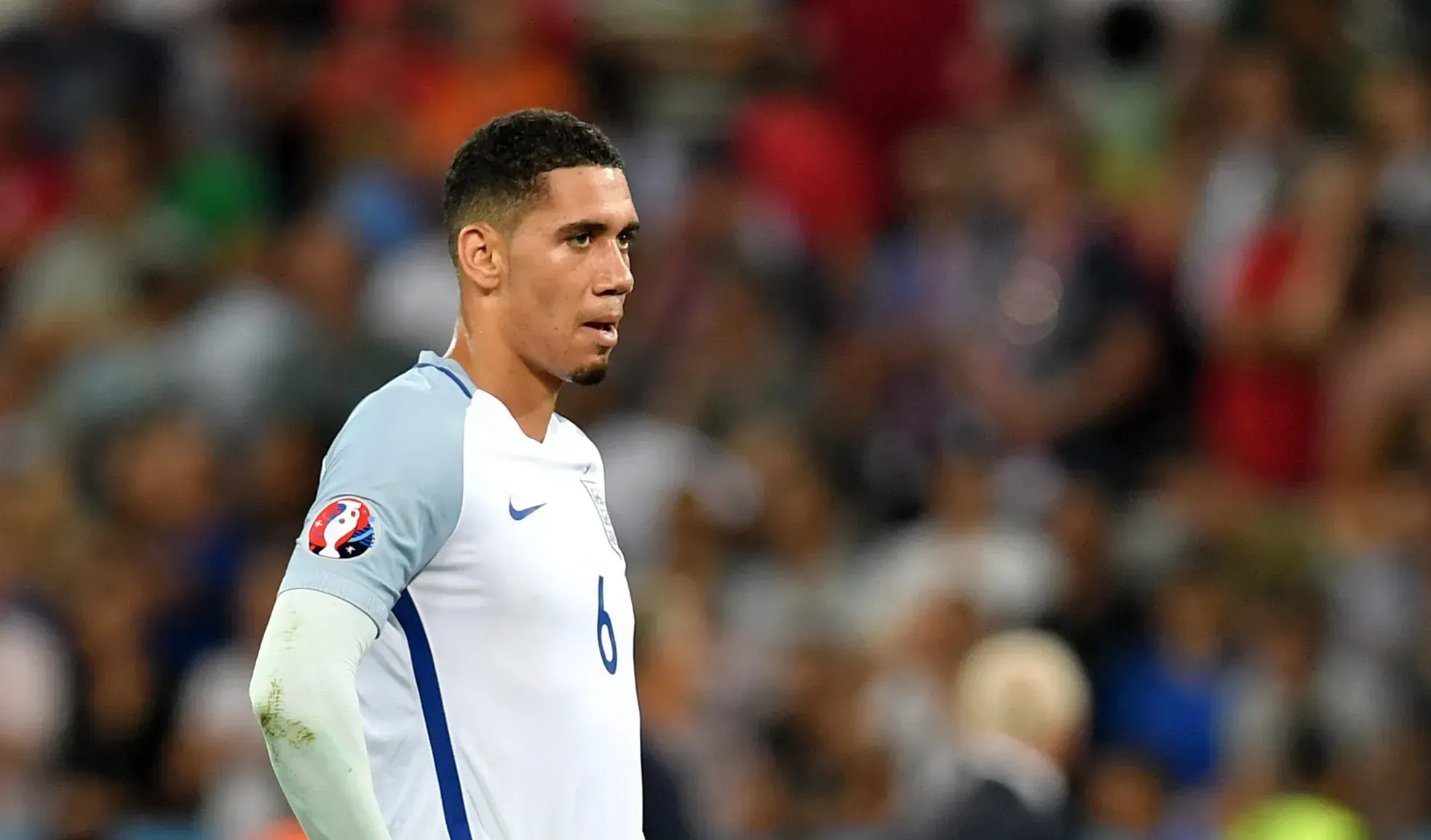 Internacional inglês assina hoje pelos 'dragões'